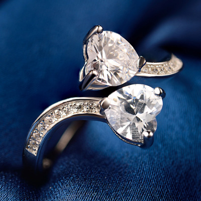 White Cubic Zirconia Heart Silver Ring for Woman